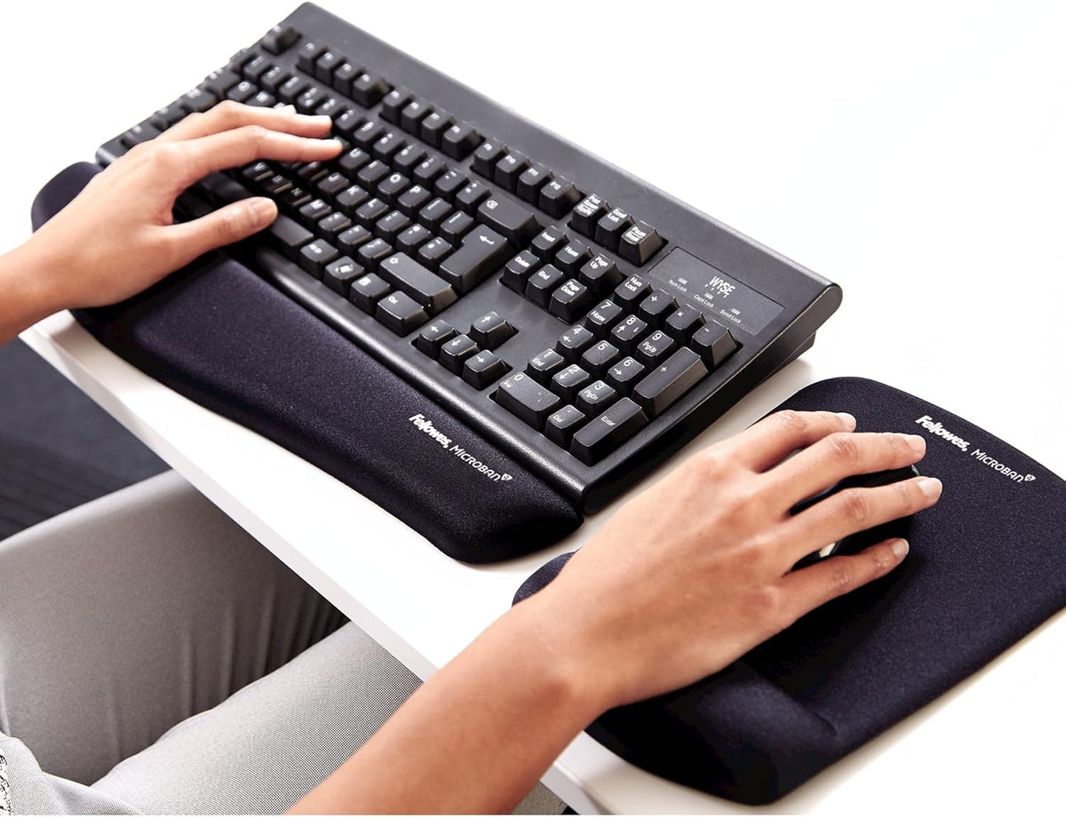 PlushTouch Foam Mouse Pad Wrist Support - Black (9252001)